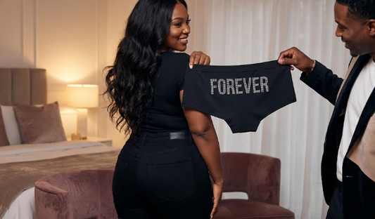 Anniversary Gifts for Girlfriend – Romantic & Meaningful Ideas | Sexy Girl Rock 2026